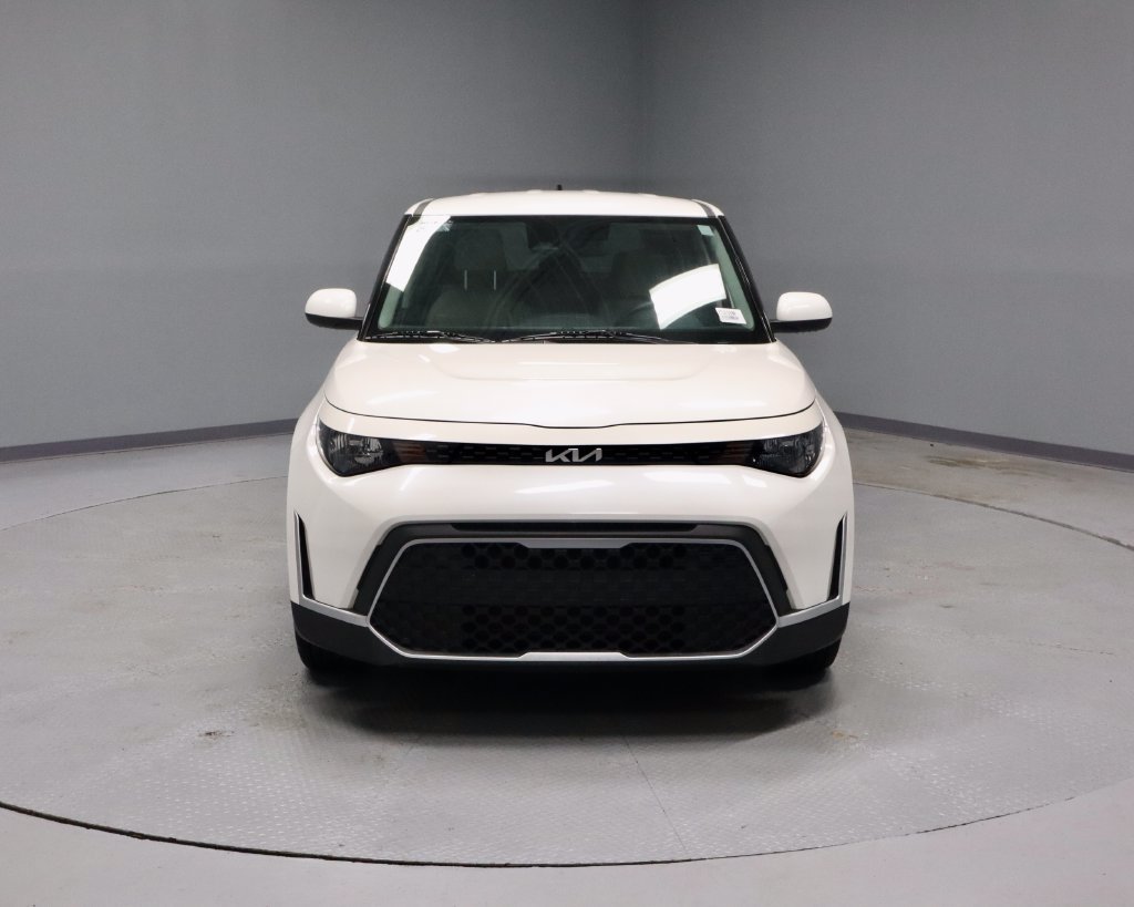 Used 2023 Kia Soul LX w/ LX Technology Package FWD image 5