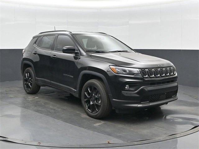 New 2026 Jeep Compass Latitude w/ Mopar Graphics Package