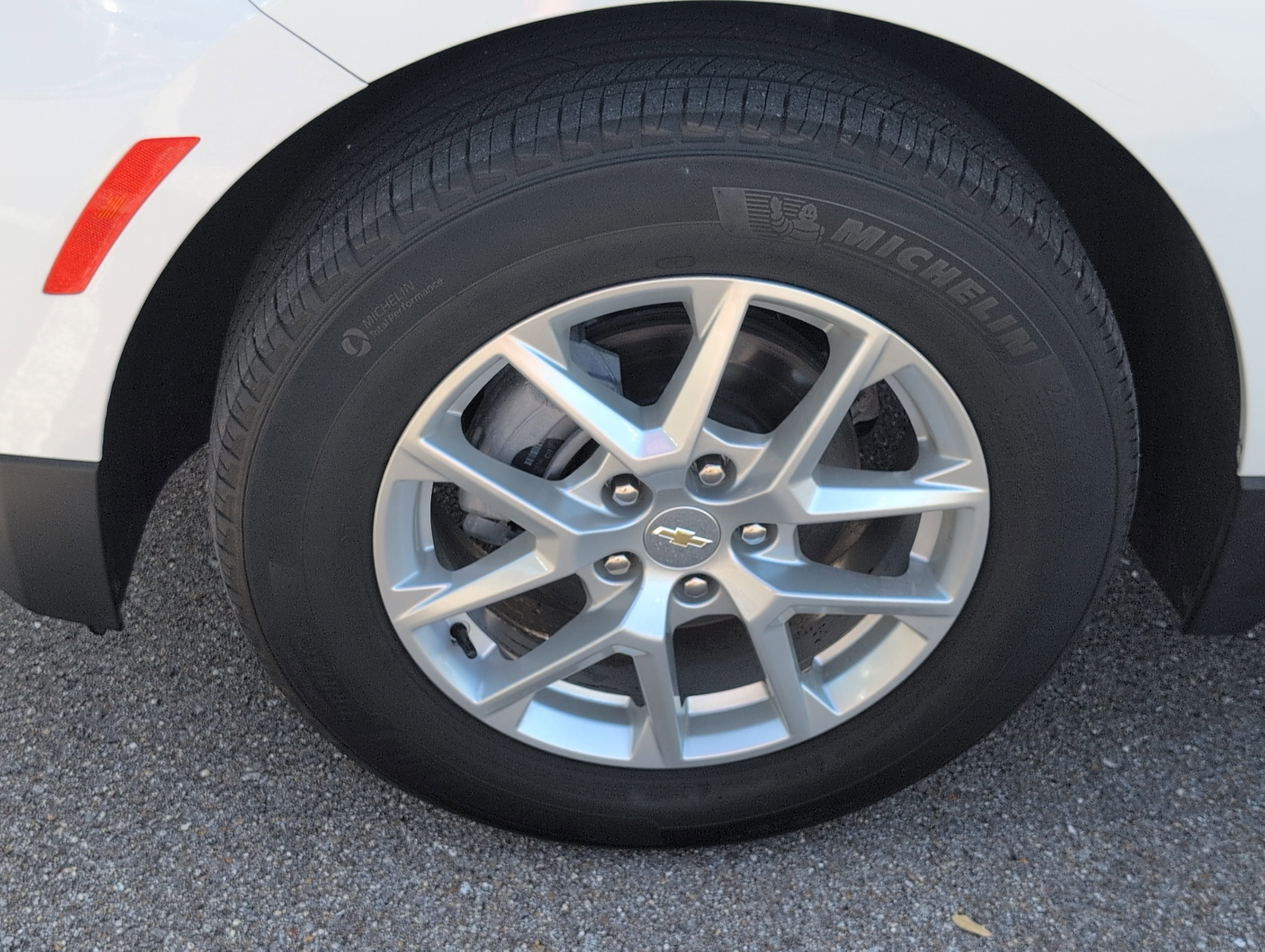 Certified 2024 Chevrolet Equinox LT FWD image 11