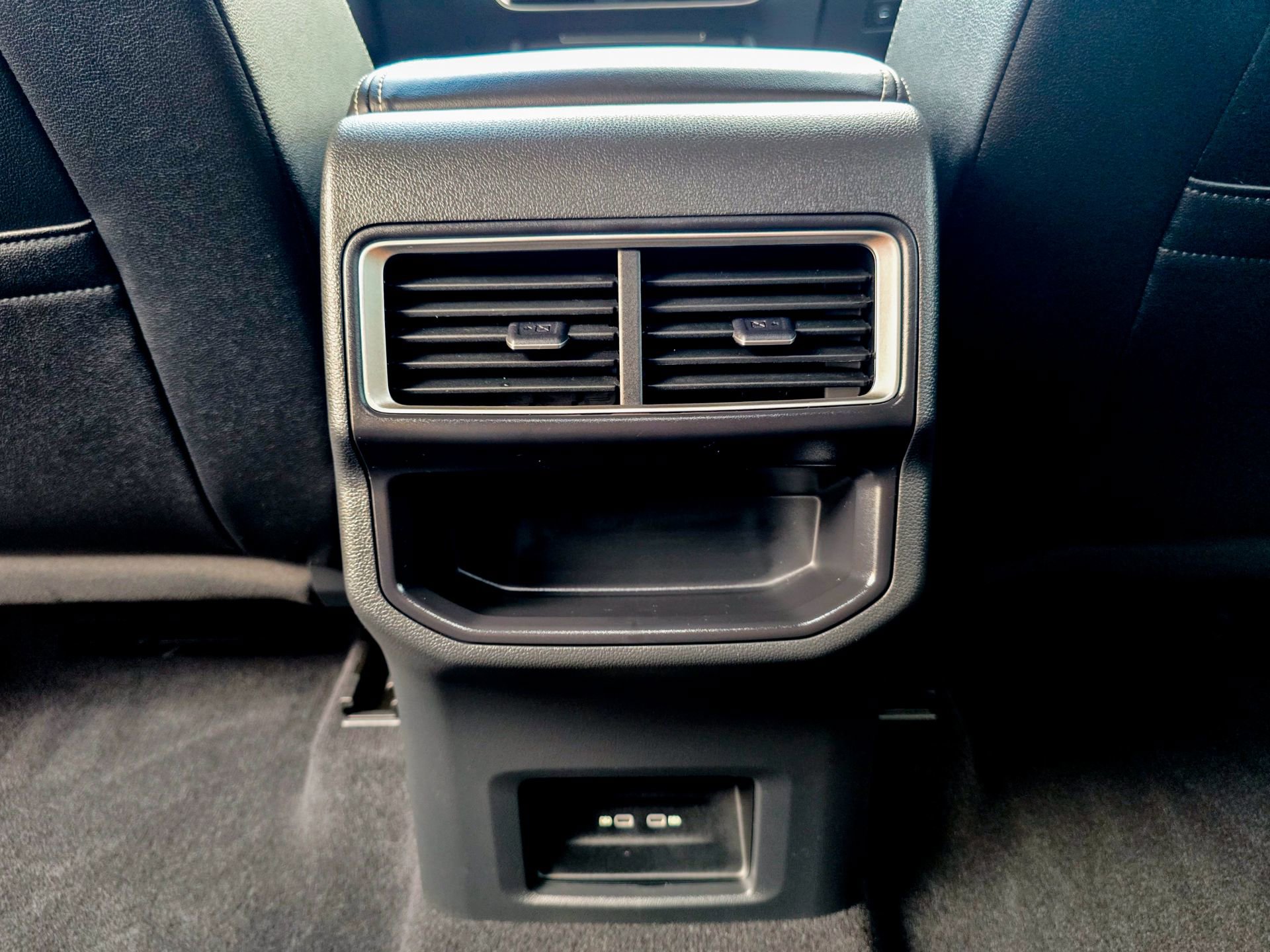 Used 2024 Volkswagen Atlas Cross Sport SE image 16