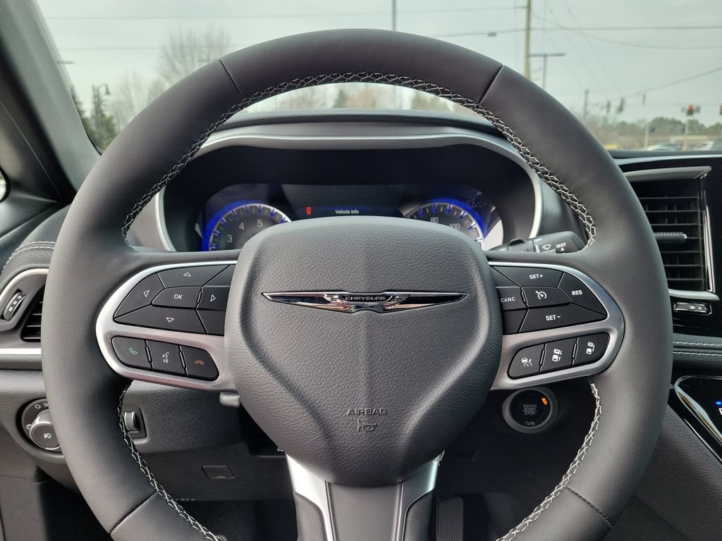 New 2026 Chrysler Pacifica Select FWD image 25