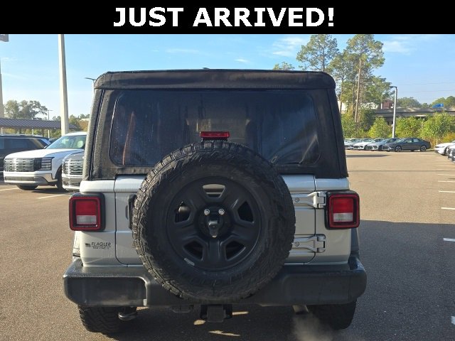 Used 2023 Jeep Wrangler Sport image 4