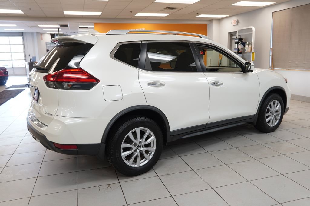Used 2017 Nissan Rogue SV w/ SV Premium Package AWD/4WD image 9