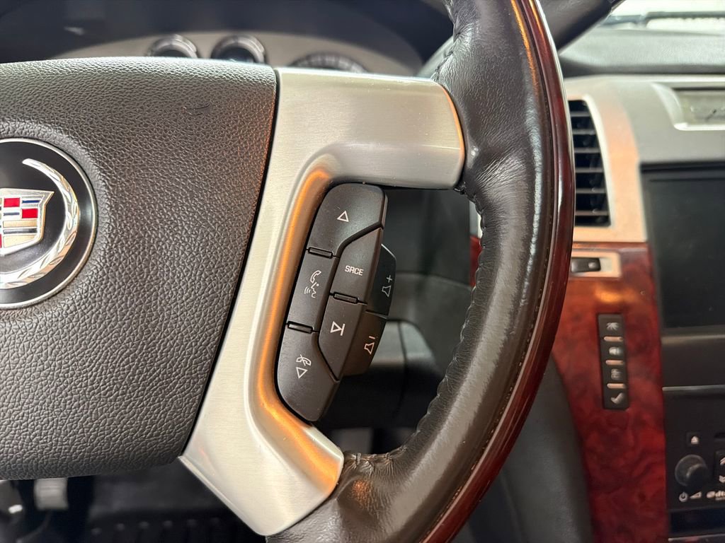Used 2011 Cadillac Escalade Premium AWD/4WD image 23