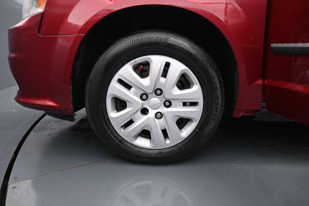 Used 2015 Dodge Grand Caravan American Value Package FWD image 22