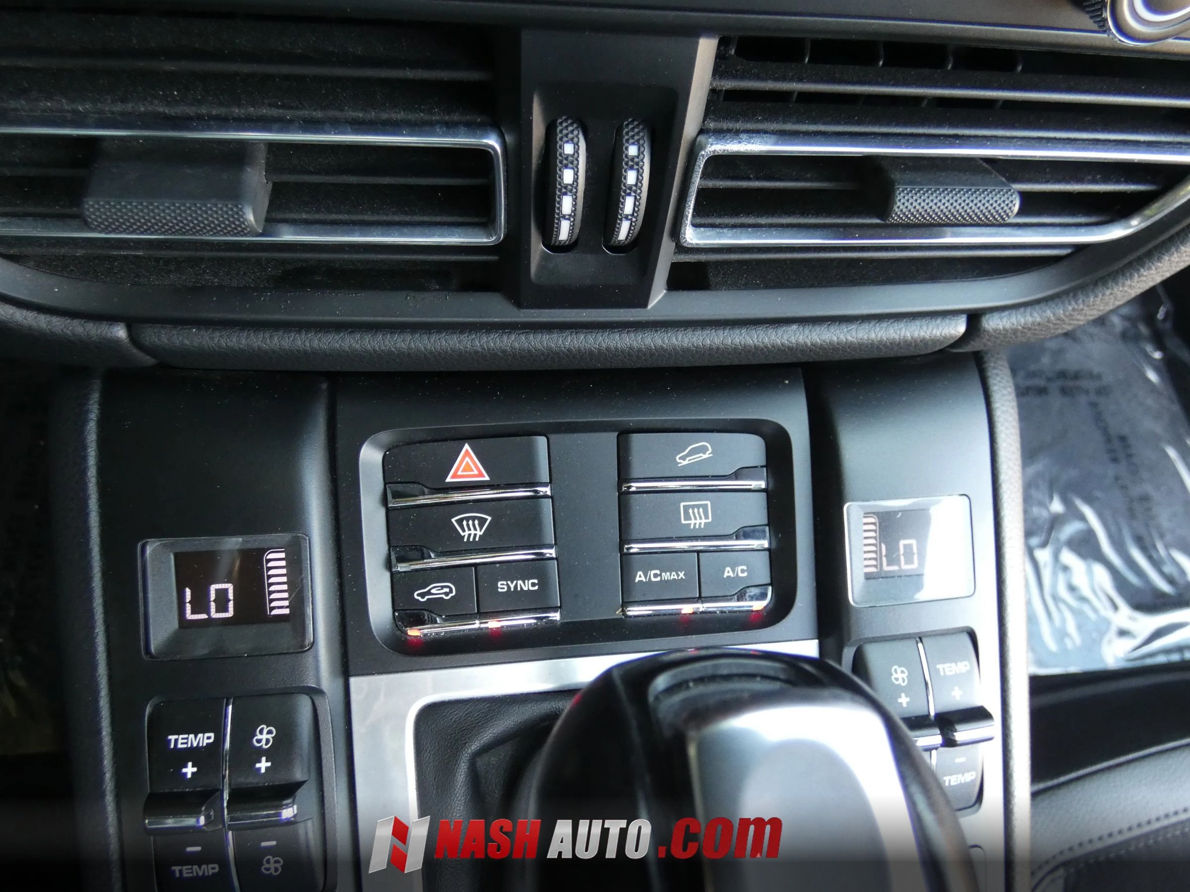 Used 2020 Porsche Macan AWD/4WD image 57