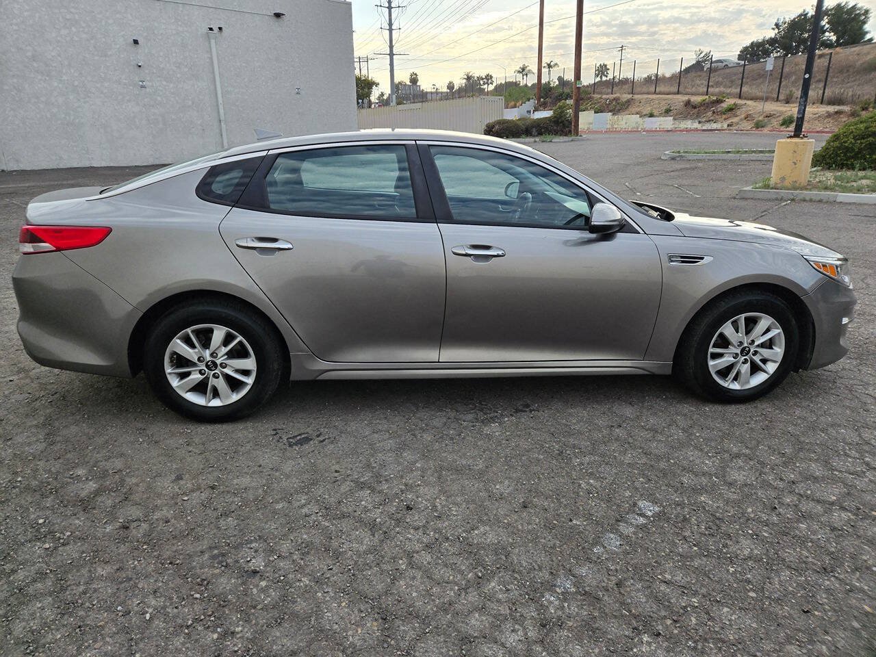 Used 2018 Kia Optima LX FWD image 19