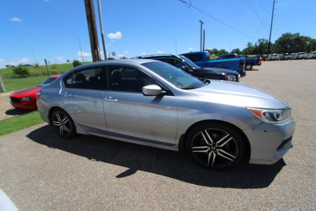 Used 2017 Honda Accord Sport image 11
