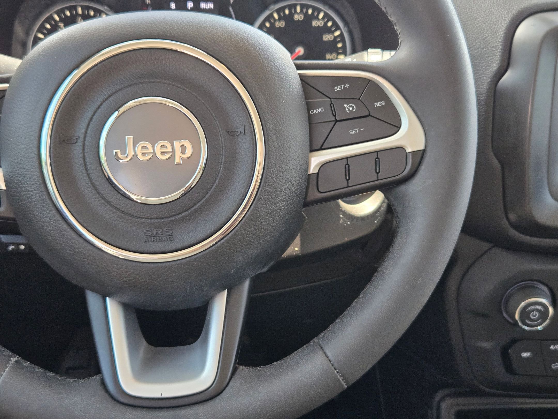 Used 2018 Jeep Renegade Latitude FWD image 22
