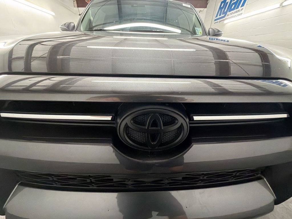 Used 2022 Toyota 4Runner SR5 Premium w/ Moonroof Package AWD/4WD image 31