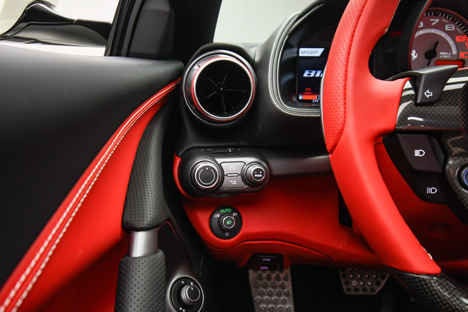 Used 2022 Ferrari 812 GTS RWD image 31