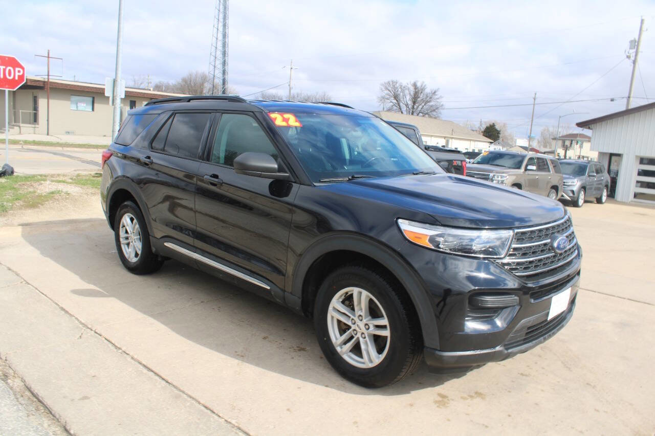 Used 2022 Ford Explorer XLT image 2