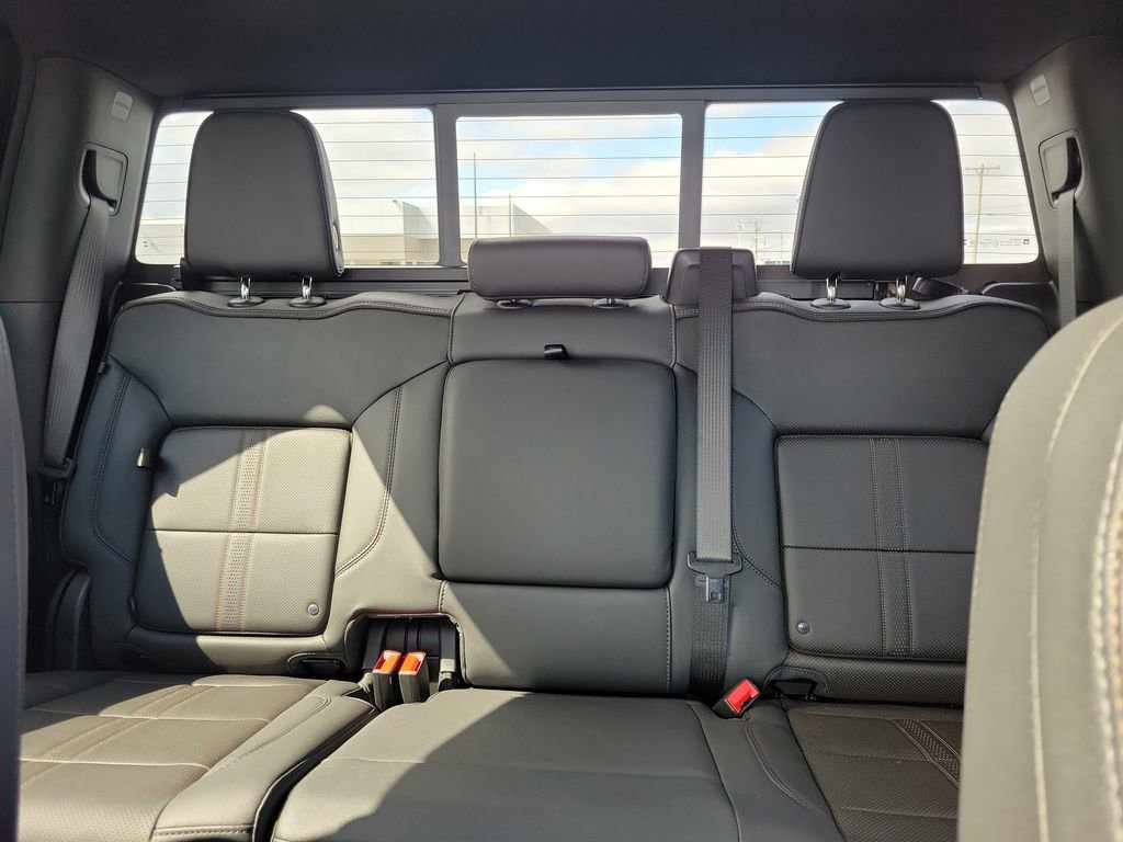 Used 2024 Chevrolet Silverado 1500 High Country w/ High Country Premium Package image 16