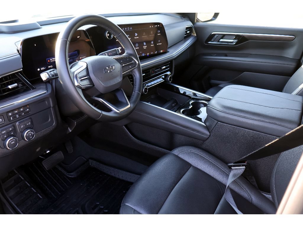 Used 2025 Chevrolet Tahoe Z71 AWD/4WD image 3
