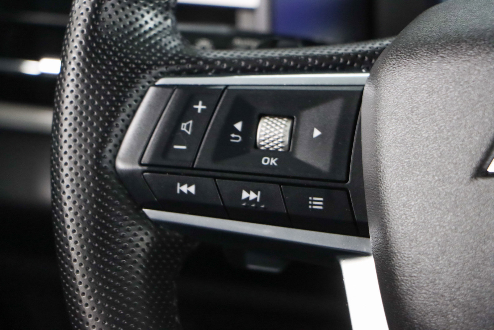 Used 2024 Mitsubishi Outlander SE Black Edition image 13