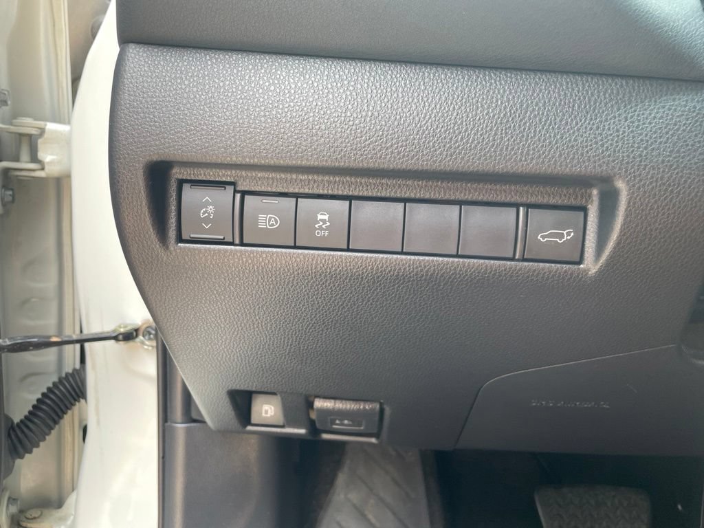 Used 2021 Toyota Venza LE w/ Carpet Mat Package (TMS) AWD/4WD image 12
