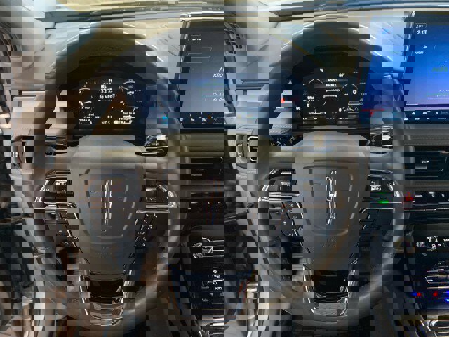 Used 2021 Lincoln Nautilus Reserve w/ Equipment Group 201A image 18