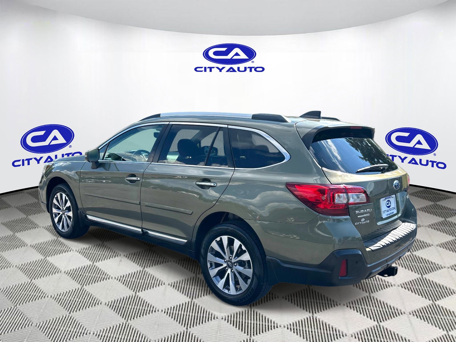Used 2018 Subaru Outback 2.5i Touring AWD/4WD image 5