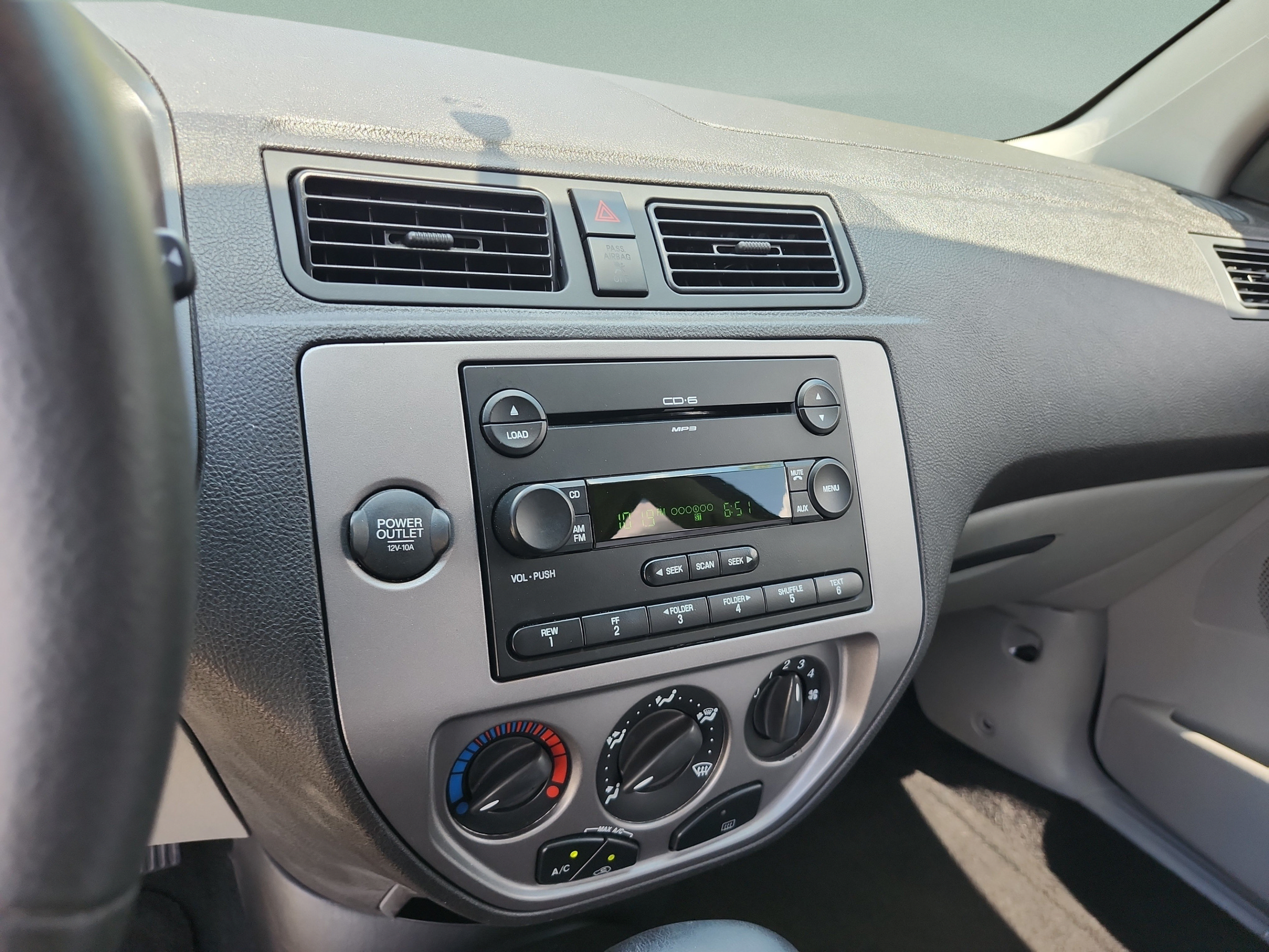 Used 2006 Ford Focus ZX5 Hatchback FWD image 12