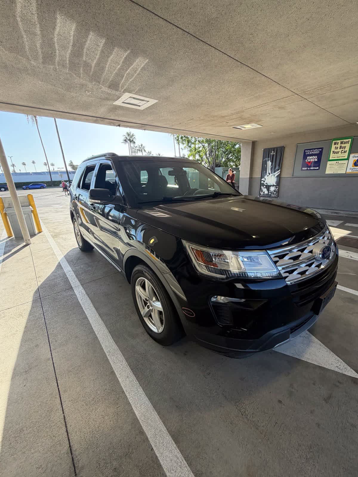 Used 2018 Ford Explorer XLT w/ Equipment Group 201A FWD image 3
