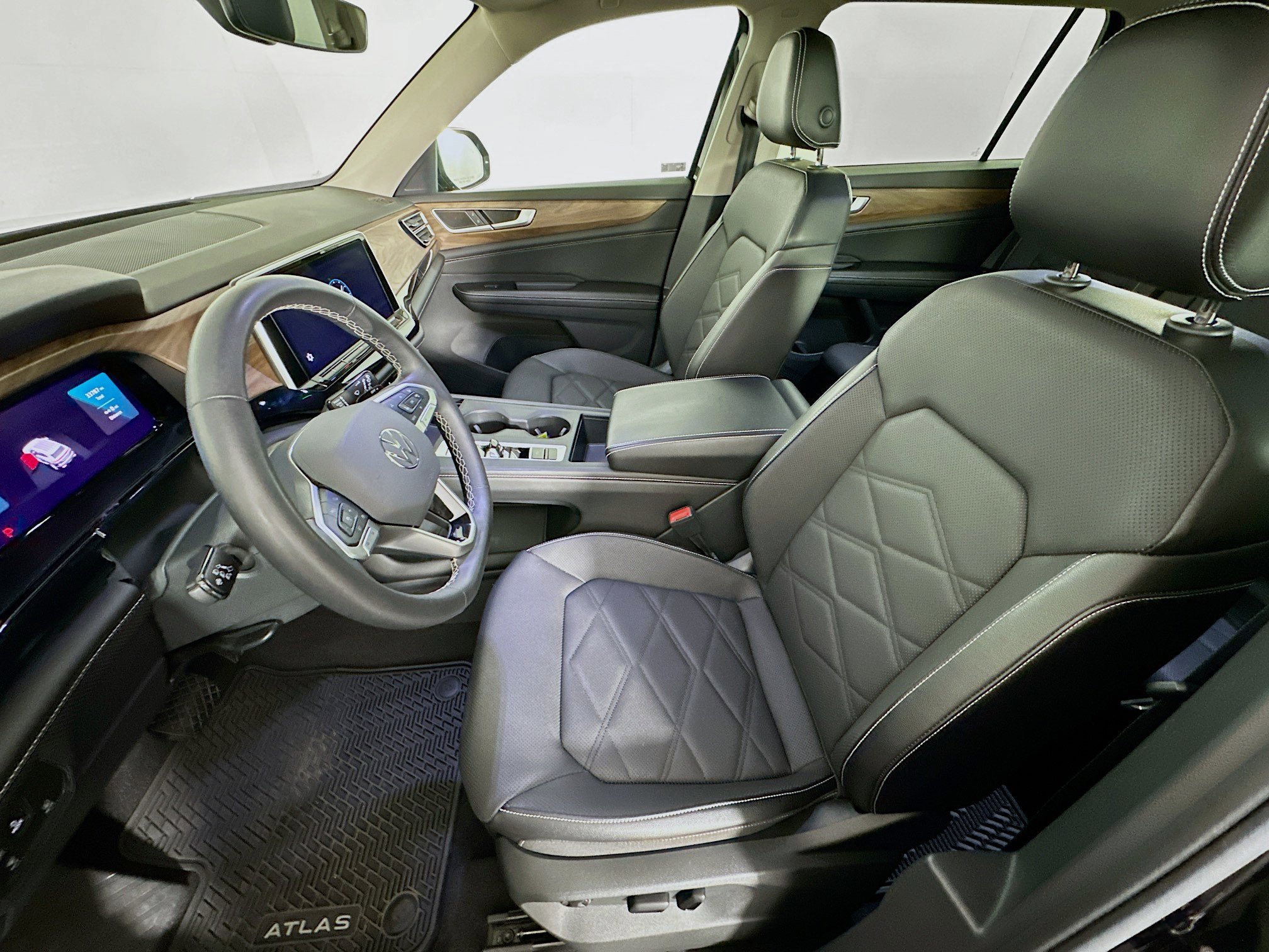 Used 2024 Volkswagen Atlas SE image 13