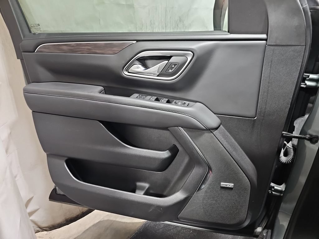 Used 2024 Chevrolet Tahoe Z71 w/ Luxury Package AWD/4WD image 30