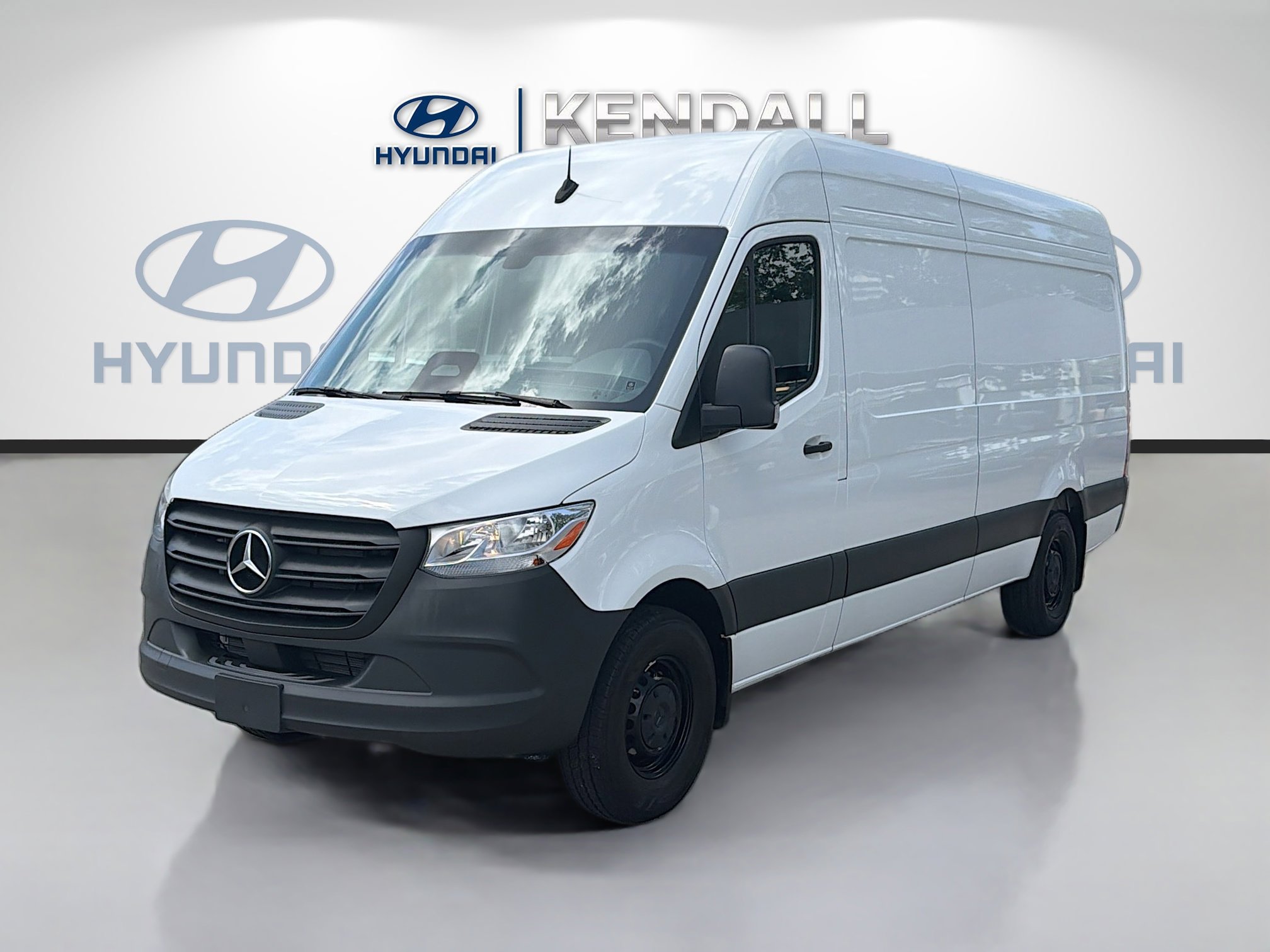 Used 2025 Mercedes-Benz Sprinter 2500 image 3