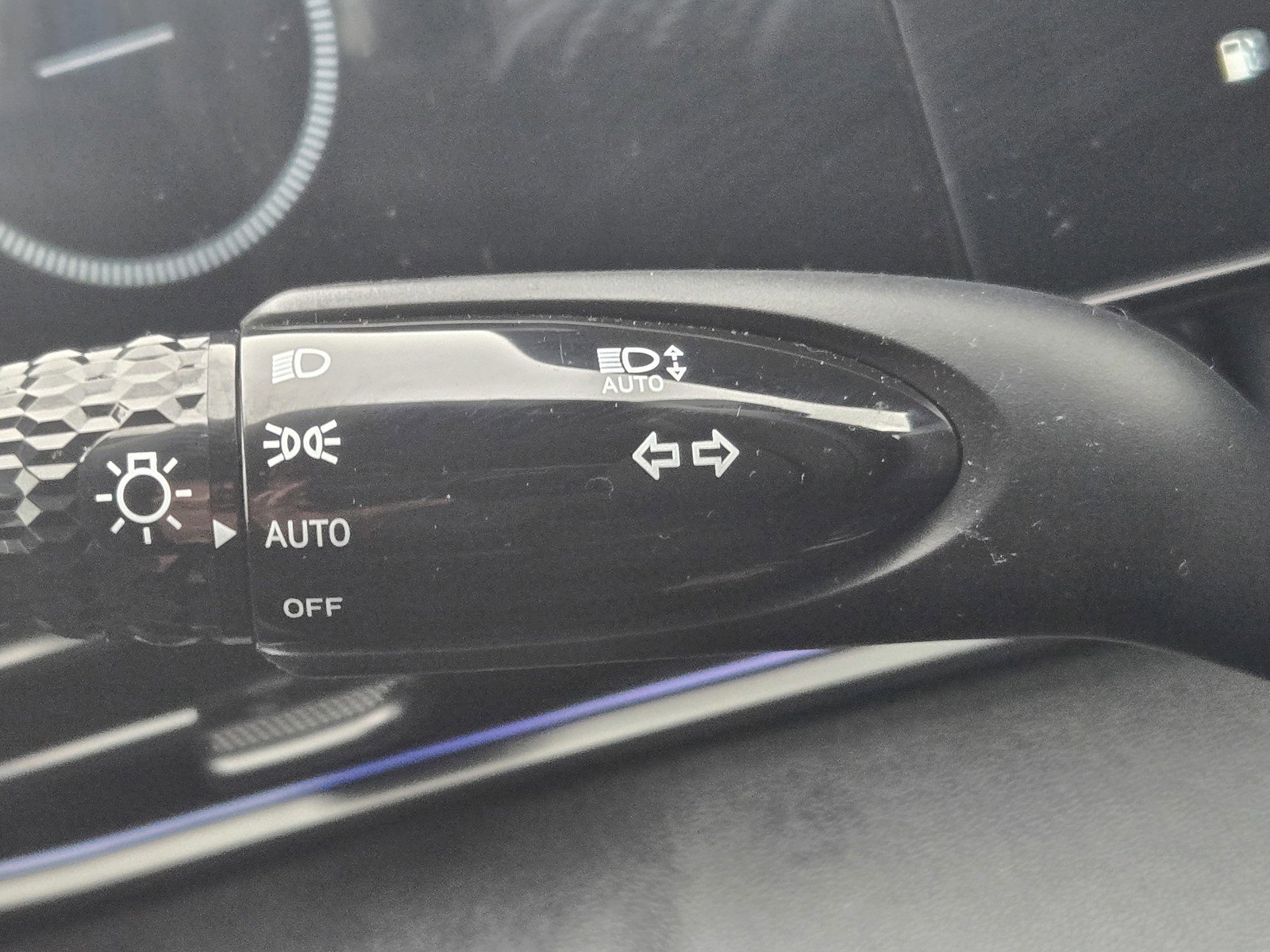 Used 2025 Hyundai Elantra SEL w/ Cargo Package image 25