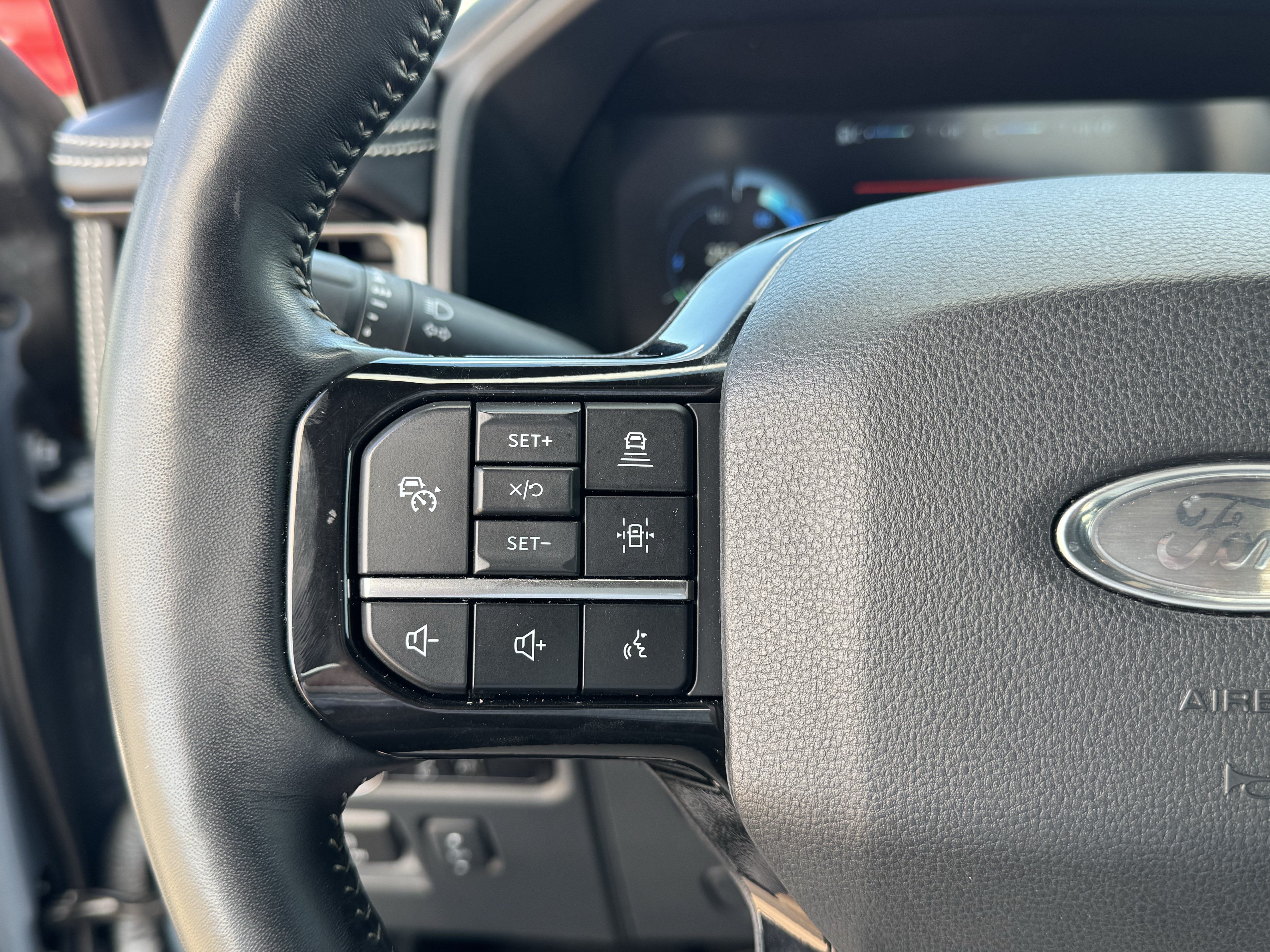 Used 2023 Ford F150 Lightning Platinum AWD/4WD image 32