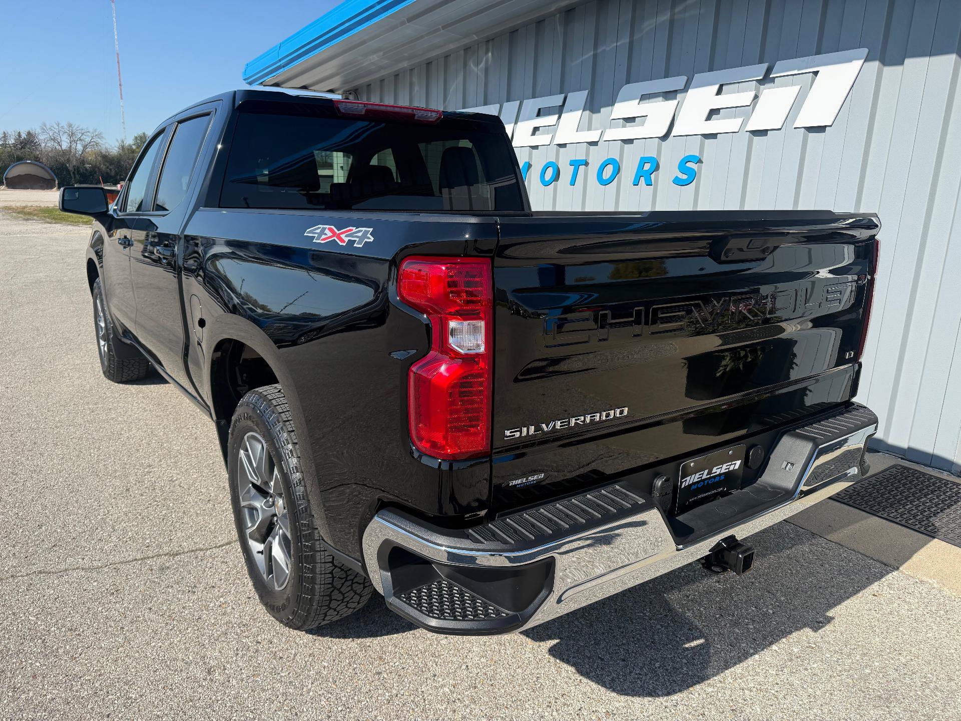 Used 2024 Chevrolet Silverado 1500 LT AWD/4WD image 7
