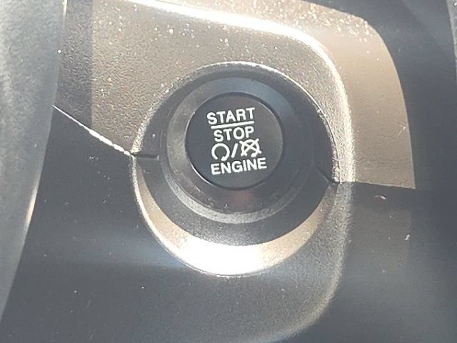 Used 2018 Jeep Compass Latitude FWD image 41