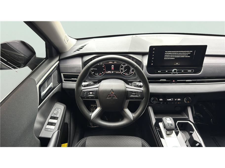 Used 2026 Mitsubishi Outlander ES FWD image 25