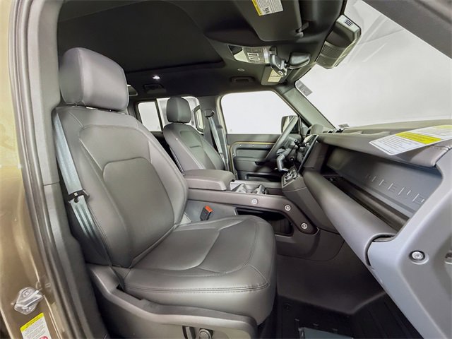 New 2026 Land Rover Defender 110 X-Dynamic SE image 30