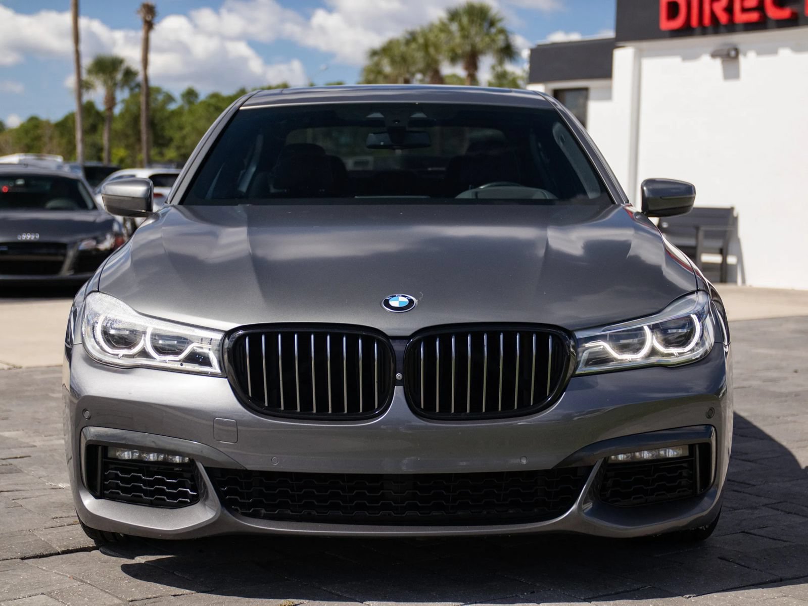 Used 2019 BMW 750i w/ M Sport Package RWD image 4