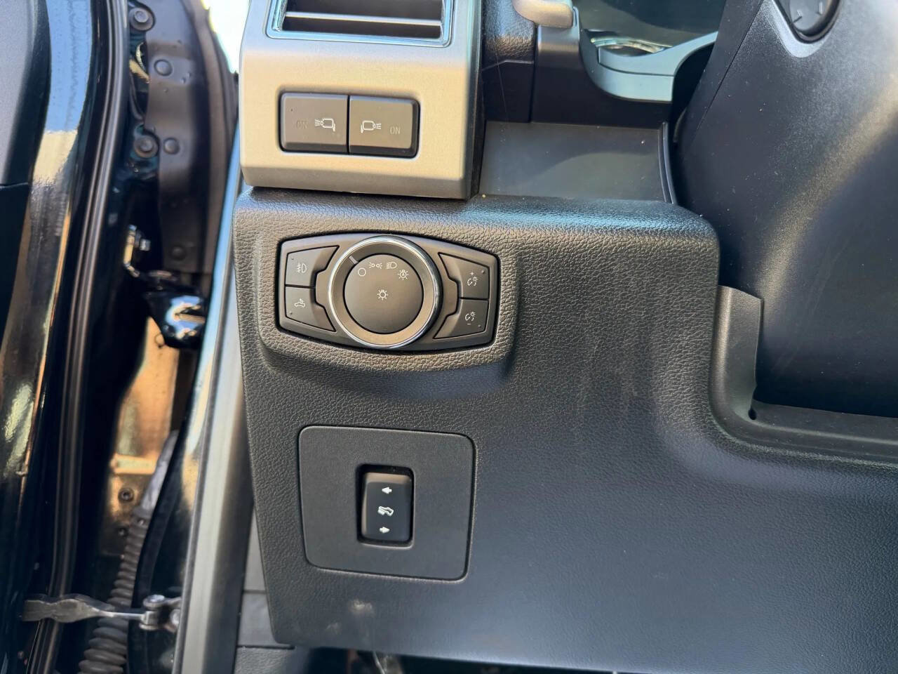 Used 2016 Ford F150 Lariat w/ Equipment Group 502A Luxury image 38