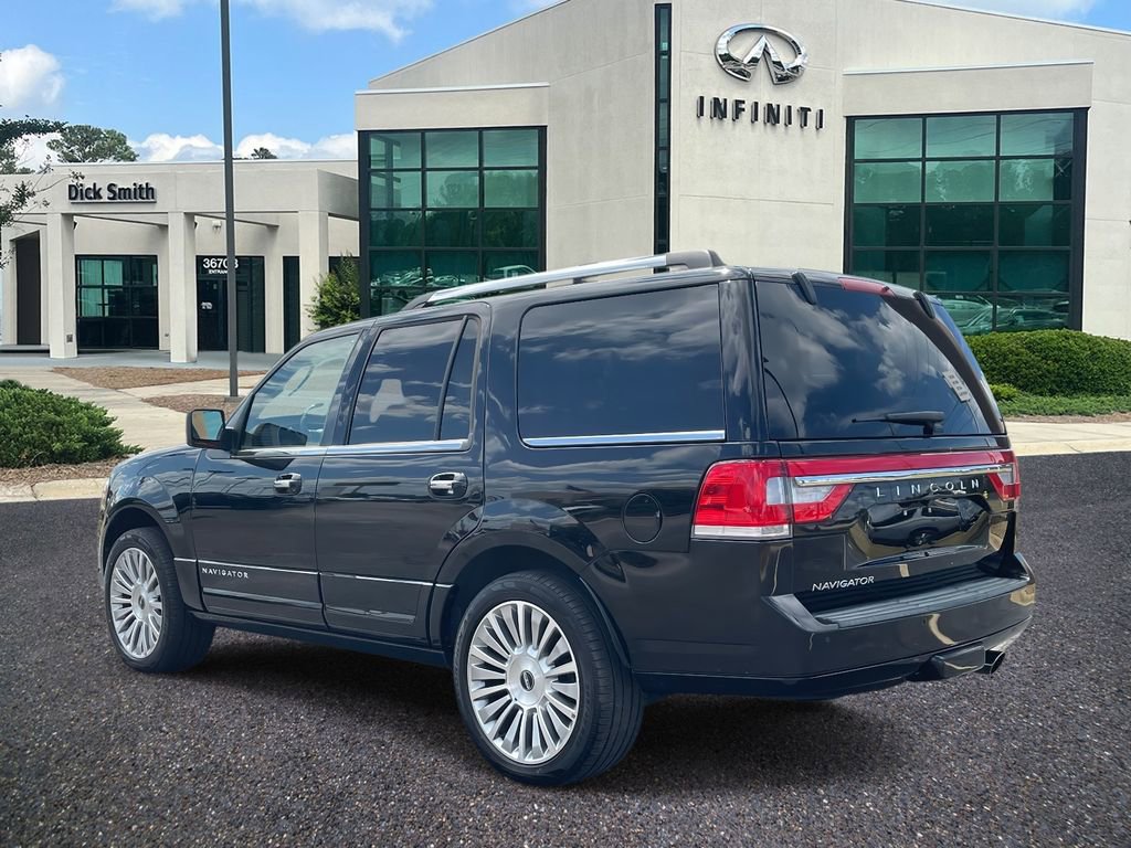 Used 2017 Lincoln Navigator Select image 4