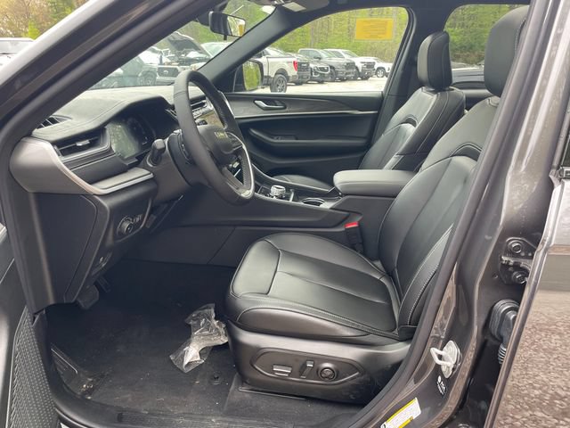 Used 2025 Jeep Grand Cherokee L Limited w/ Black Appearance Package AWD/4WD image 42