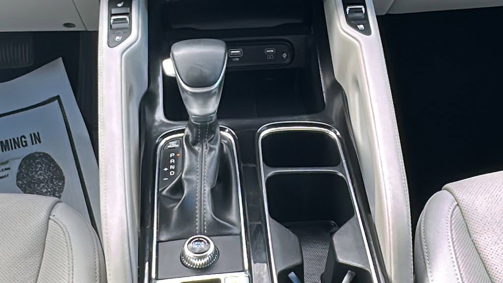 Used 2025 Kia Telluride EX w/ EX Captain's Chair Package image 22