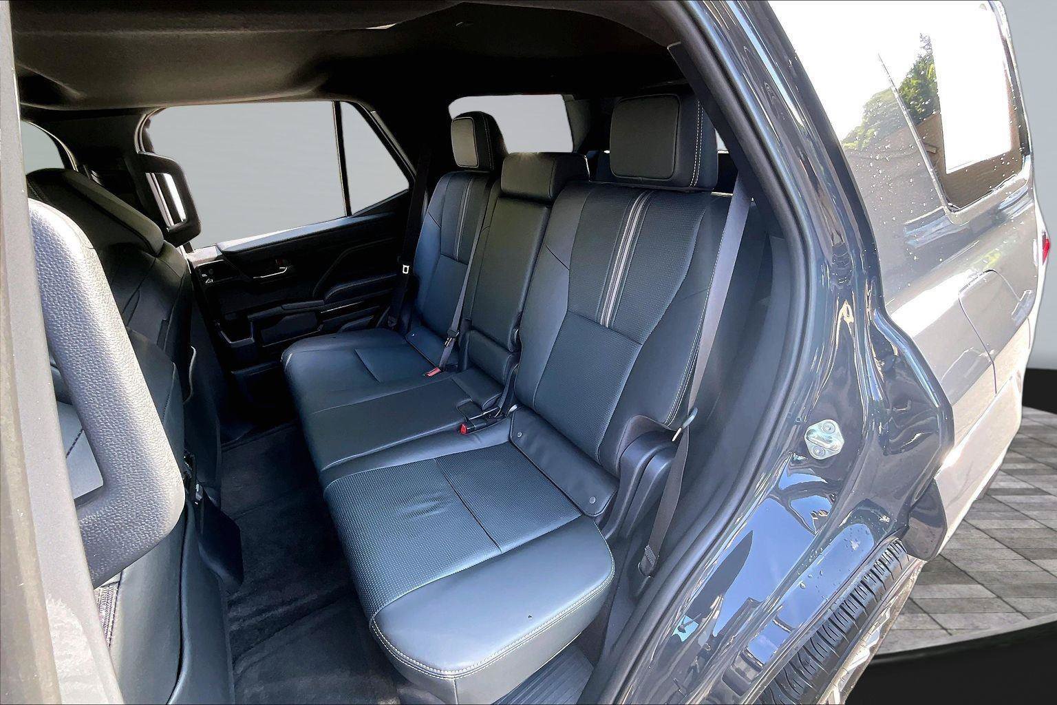 Used 2025 Toyota 4Runner Limited AWD/4WD image 27