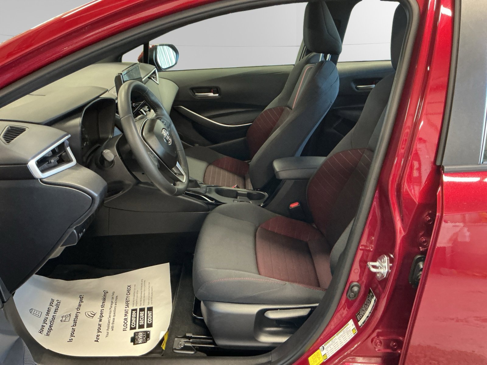 Certified 2025 Toyota Corolla SE w/ Convenience Package image 9