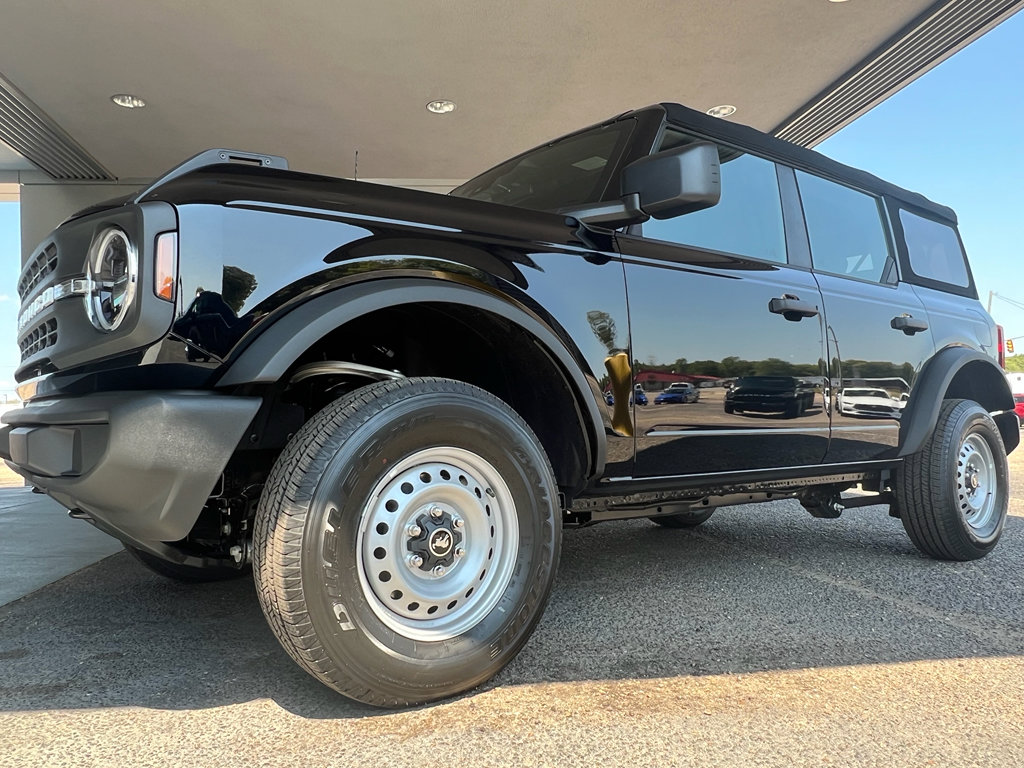 New 2025 Ford Bronco 4-Door image 3