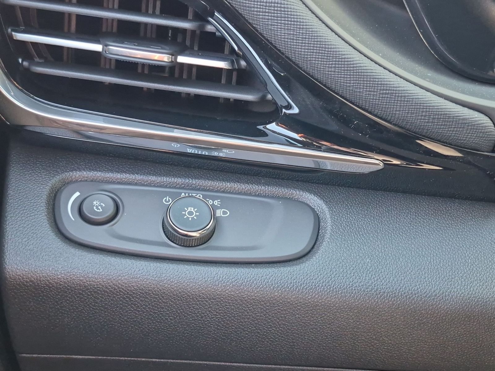 New 2026 Buick Envista Sport Touring w/ Convenience I Package FWD image 17