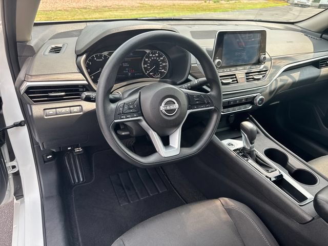 Used 2025 Nissan Altima 2.5 SV FWD image 14