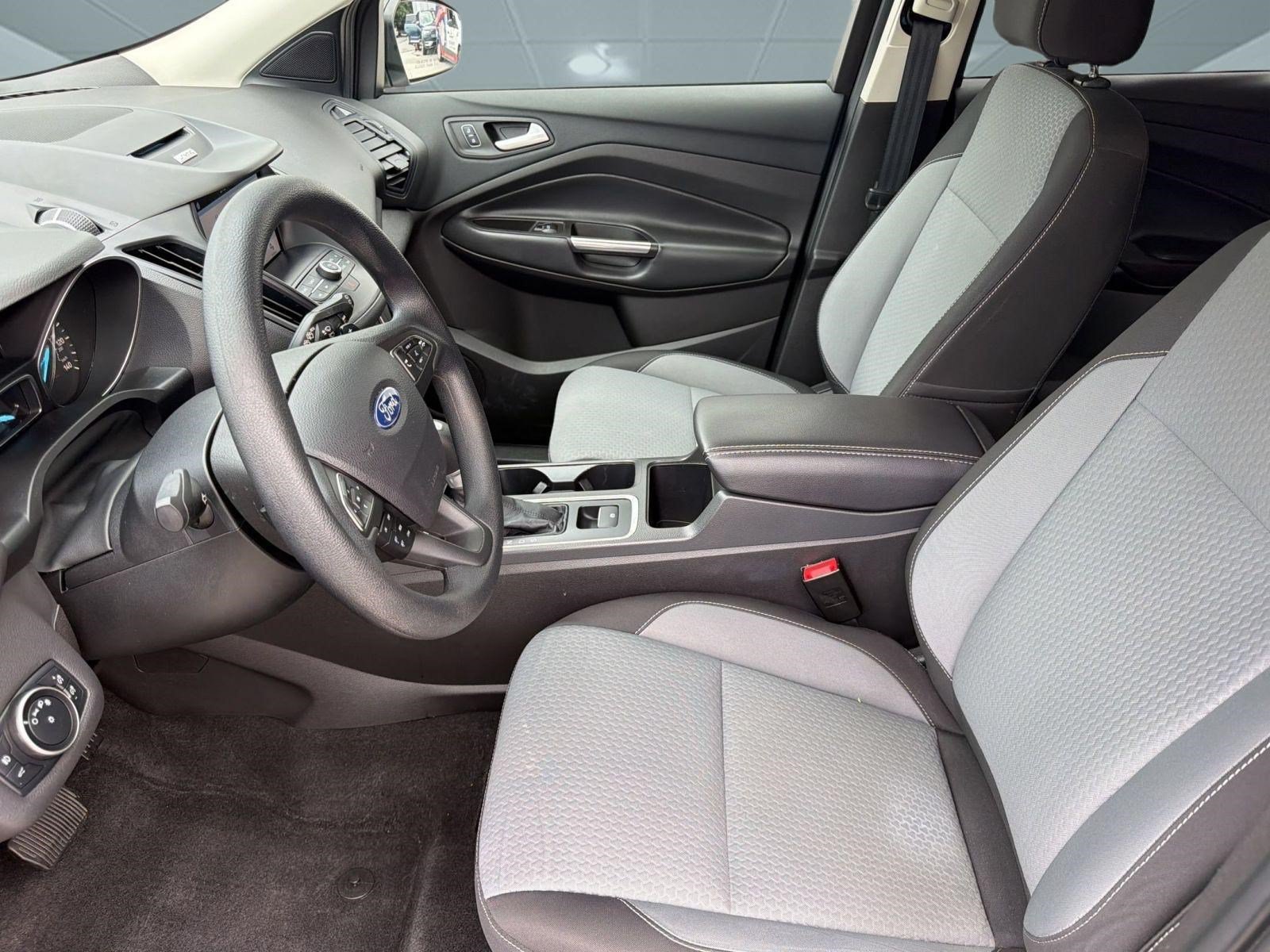 Used 2017 Ford Escape SE w/ Equipment Group 201A FWD image 5