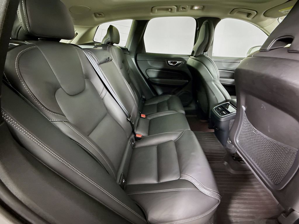 Used 2023 Volvo XC60 B5 Ultimate w/ Climate Package image 29