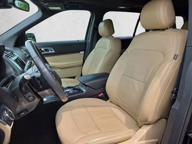 Used 2017 Ford Explorer Limited w/ Equipment Group 301A FWD image 17