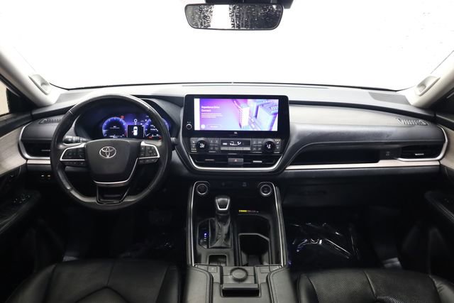 Used 2024 Toyota Grand Highlander Limited image 16