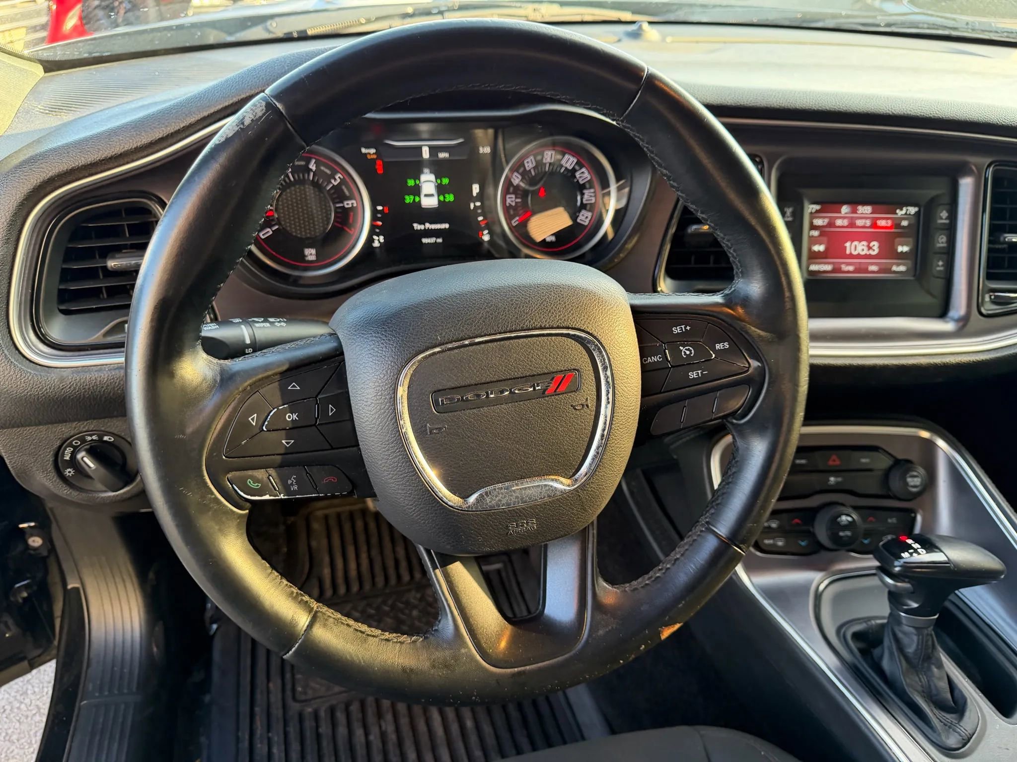 Used 2016 Dodge Challenger SXT image 31