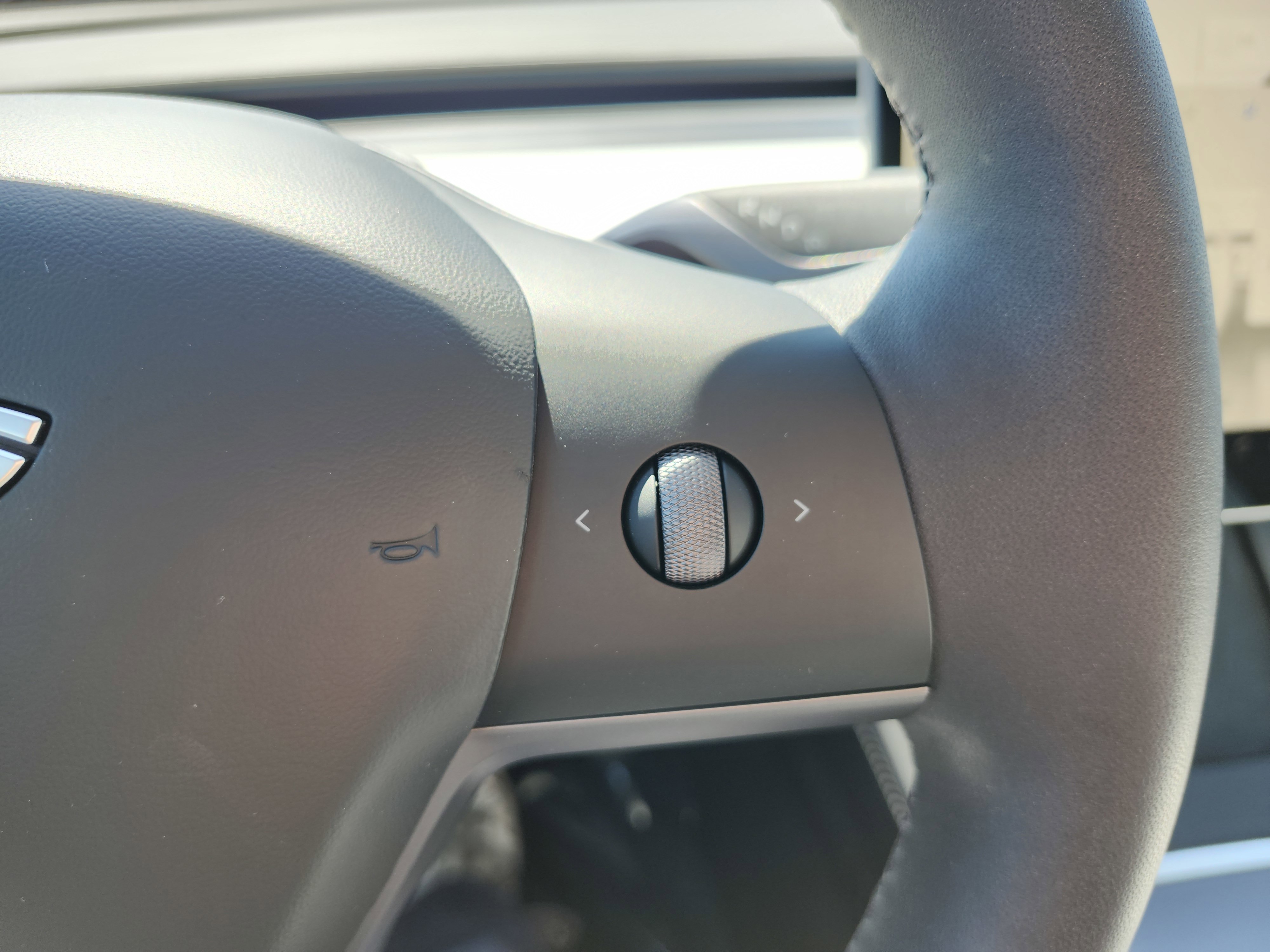 Used 2024 Tesla Model Y Long Range AWD/4WD image 37