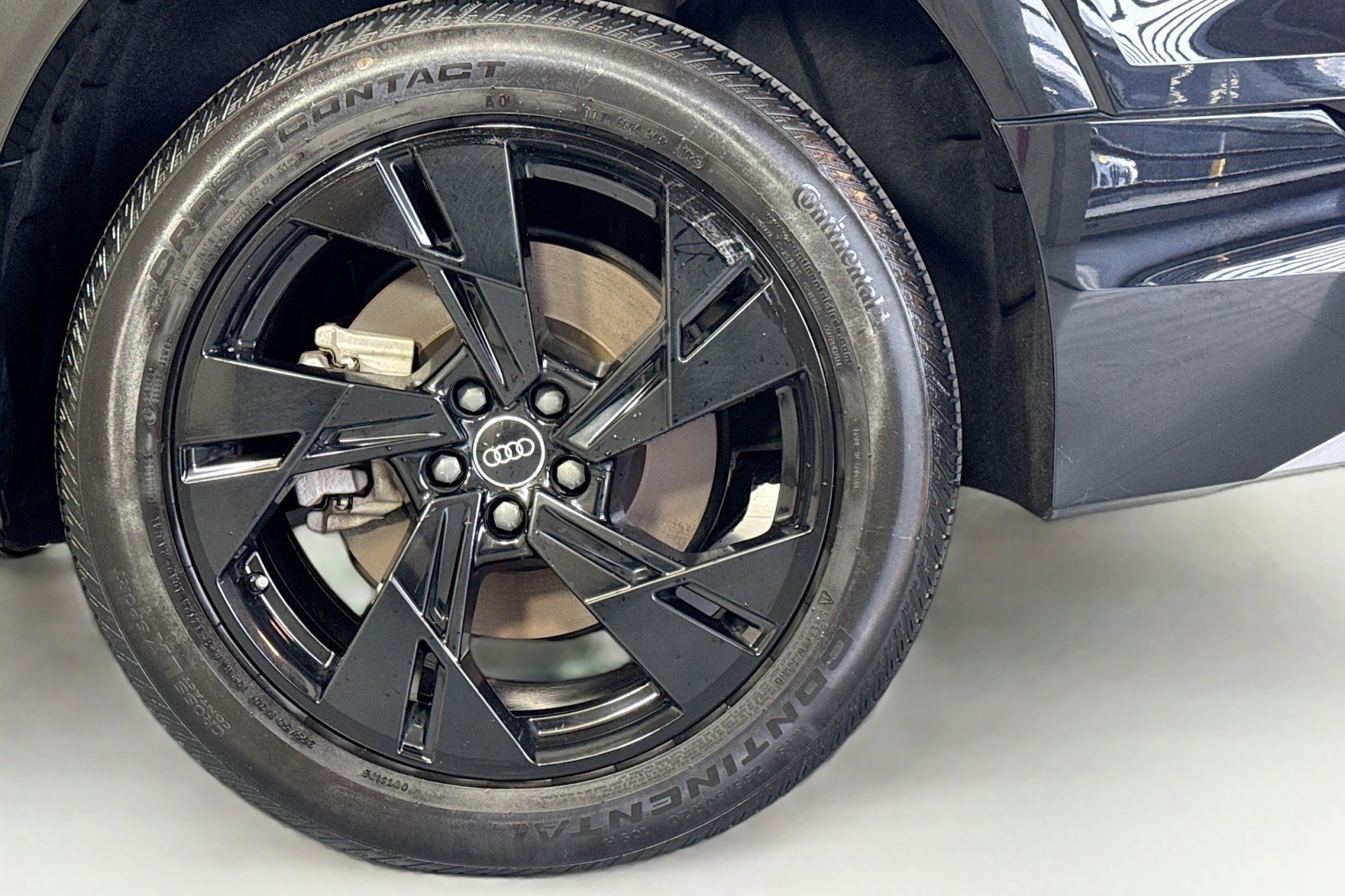 Used 2022 Audi e-tron Premium image 29